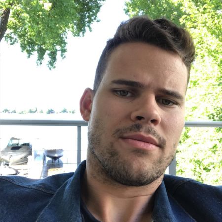 Kris Humphries took a selfie at Lake Minnetonka dock area